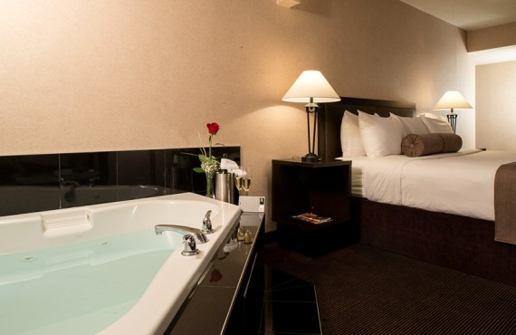 Ramada Calgary - Chambre avec Jacuzzi Ramada Calgary - Chambre avec Jacuzzi