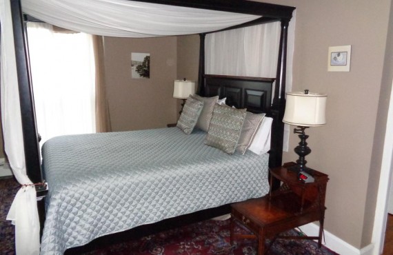 The Ballyhaunis Room, Queen bed The Ballyhaunis Room, Queen bed