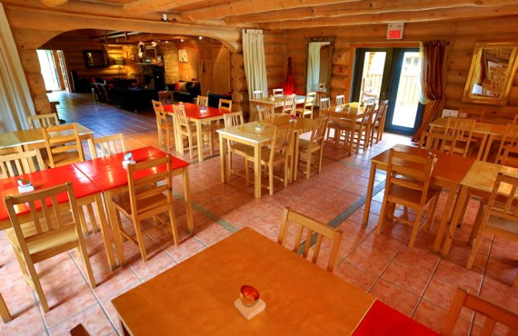 Auberge Couleurs de France - Salle à manger Auberge Couleurs de France - Salle à manger