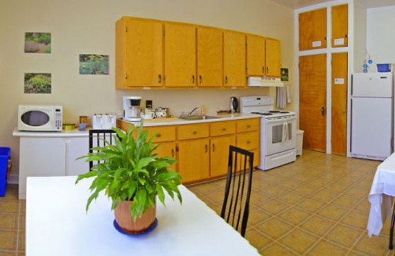 Auberge La Petite École - Cuisine, salle à manger Auberge La Petite École - Cuisine, salle à manger