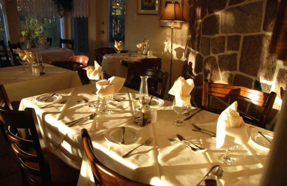 Auberge La Rosepierre - Salle à manger Auberge La Rosepierre - Salle à manger