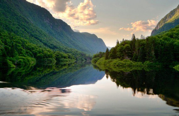 Paysage de la Vallée de la Jacques-Cartier Paysage de la Vallée de la Jacques-Cartier