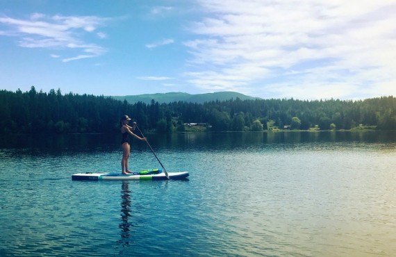 Paddleboard sur le lac