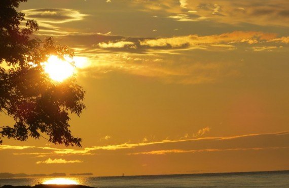 Lever de soleil sur le fleuve Lever de soleil sur le fleuve