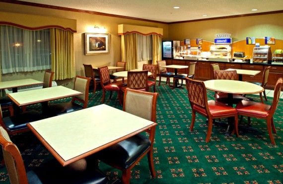 Salle du Petit-dejeuner Salle du Petit-dejeuner