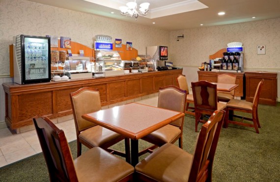5-holiday-inn-express-salle-dejeuner 5-holiday-inn-express-salle-dejeuner