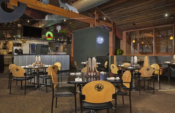 5-lake-louise-inn-resto 5-lake-louise-inn-resto