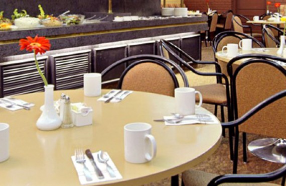 Ramada Calgary - Cheers Restaurant Ramada Calgary - Cheers Restaurant