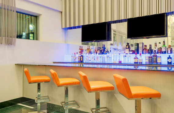 5-wyndham-garden-brooklyn-bar 5-wyndham-garden-brooklyn-bar