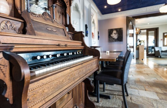Piano & Dining room