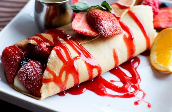 Auberge L'Ambassadeur - Crêpes aux fraises Auberge L'Ambassadeur - Crêpes aux fraises