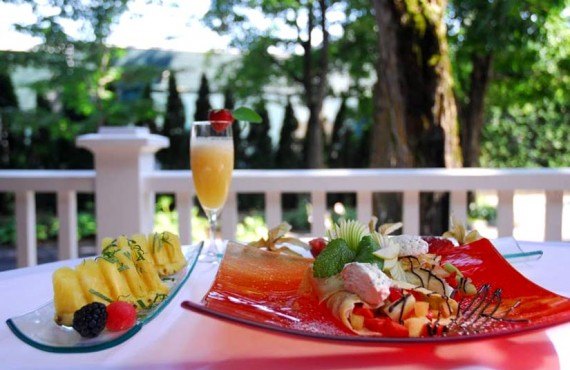 Repas sur la terrasse Repas sur la terrasse