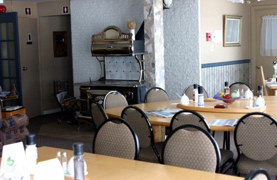 6-auberge-riviere-saguenay-salle-manger 6-auberge-riviere-saguenay-salle-manger