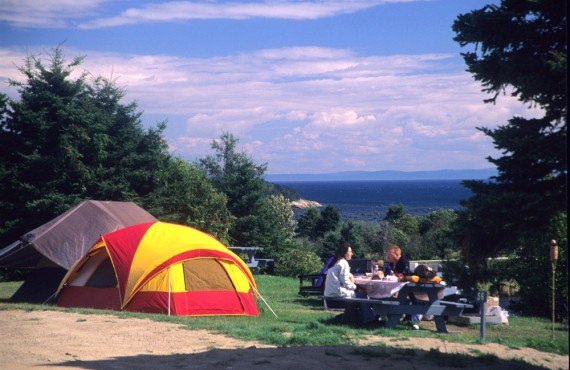6-camping-bon-desir-table