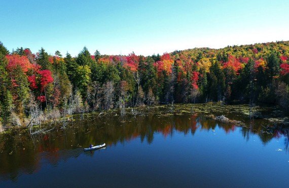 Canot sur le lac Amishk, Lanaudière Canot sur le lac Amishk, Lanaudière