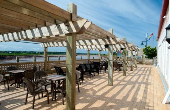 6-chateau-moncton-terrasse 6-chateau-moncton-terrasse