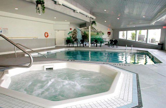 Piscine et Jacuzzi Piscine et Jacuzzi