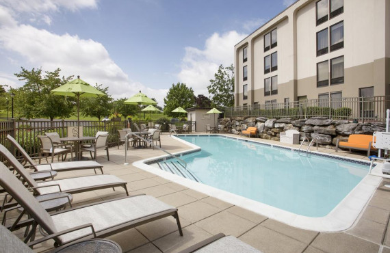 hampton-inn-lancaster-piscine hampton-inn-lancaster-piscine