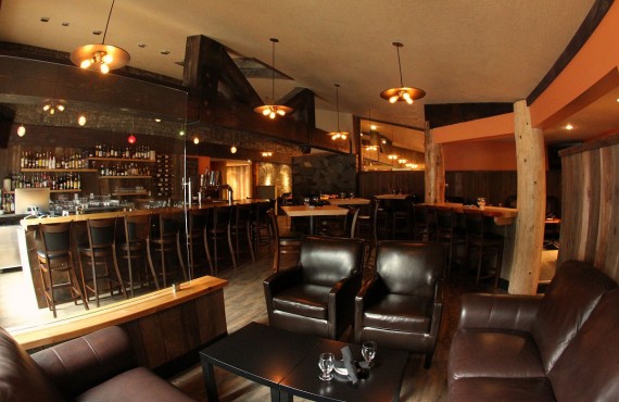 6-jamies-rainforest-inn-lounge 6-jamies-rainforest-inn-lounge