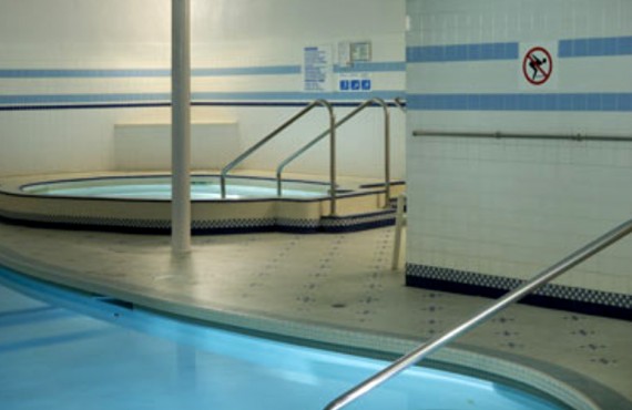 Piscine interieure - Jacuzzi Piscine interieure - Jacuzzi