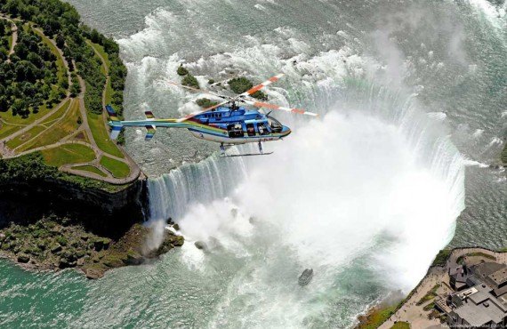 Survol des chutes Niagara en hélicoptère