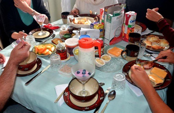 7-aub-presbytere-repas 7-aub-presbytere-repas