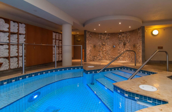 Piscine intérieure Piscine intérieure