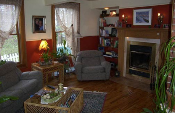 Salon avec foyer au bois Salon avec foyer au bois