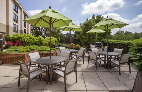 hampton-inn-lancaster-terrasse hampton-inn-lancaster-terrasse