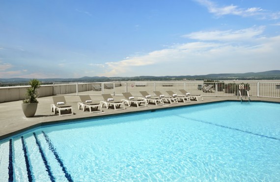 7-hilton-quebec-piscine 7-hilton-quebec-piscine