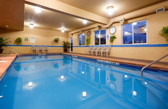7-holiday-inn-express-piscine 7-holiday-inn-express-piscine