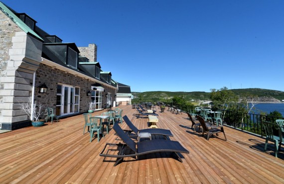 7-manoir-baie-comeau-terrasse 7-manoir-baie-comeau-terrasse