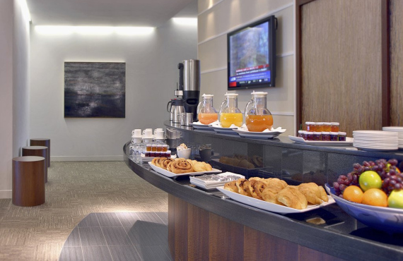 Buffet de petit-déjeuner (© William Huber) Buffet de petit-déjeuner (© William Huber)