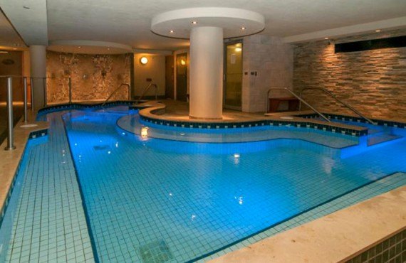 Piscine intérieure Piscine intérieure