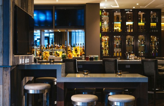 8-calgary-marriot-dontown-bar 8-calgary-marriot-dontown-bar