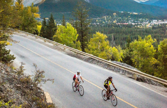 Randonnée à vélo, parc natinal de Banff, AB (Credit Parks Canada-Scott Munn)