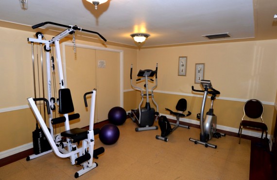 8-manoir-baie-comeau-gym 8-manoir-baie-comeau-gym