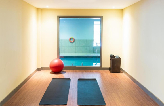 Yoga & pool Yoga & pool