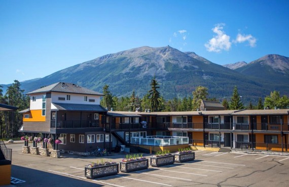 Mount Robson Inn, Jasper, AB Mount Robson Inn, Jasper, AB