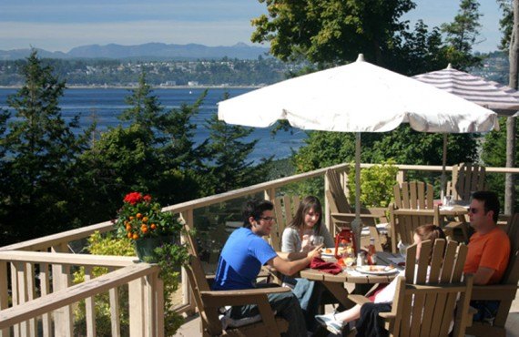 8-pourvoirie-tsa-kwa-luten-terrasse 8-pourvoirie-tsa-kwa-luten-terrasse