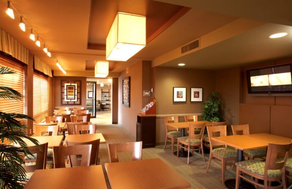 Quality Inn & Suites Aeroport - Restaurant Quality Inn & Suites Aeroport - Restaurant