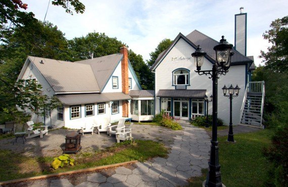 Auberge sous les Arbres - Gaspé, Qc Auberge sous les Arbres - Gaspé, Qc