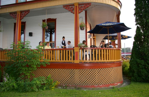 9-auberge-beausejour-terrasse 9-auberge-beausejour-terrasse