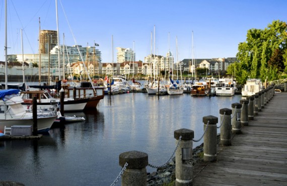 Coast Harbourside Victoria - La promenade de la Marina Coast Harbourside Victoria - La promenade de la Marina