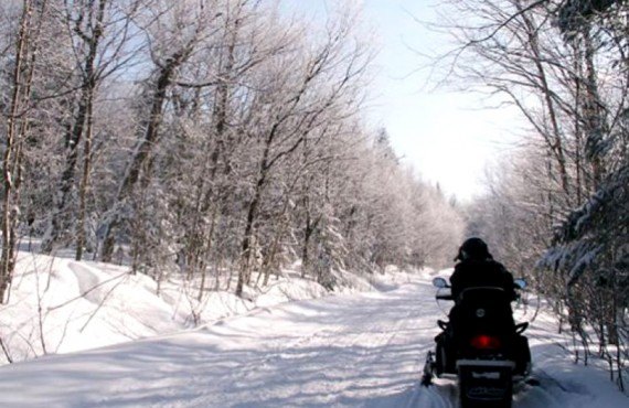 Pourvoirie du Nord - Sentiers de Motoneige Pourvoirie du Nord - Sentiers de Motoneige