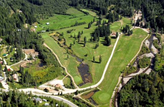 Vue aérienne du Wells Gray Golf RV park Vue aérienne du Wells Gray Golf RV park