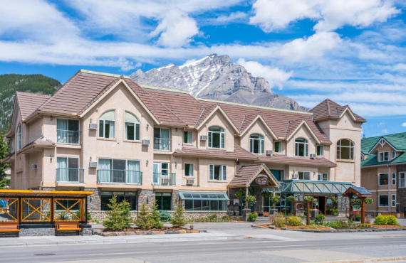 Irwin's Mountain Inn, Banff, AB