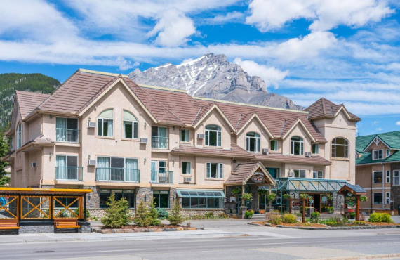 Irwin's Mountain Inn, Banff, AB Irwin's Mountain Inn, Banff, AB