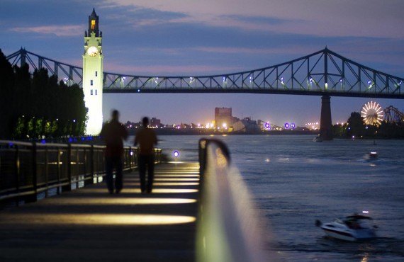Walk in the Old Port of Montreal (Tourisme Montreal, Marie-Reine Mattera)