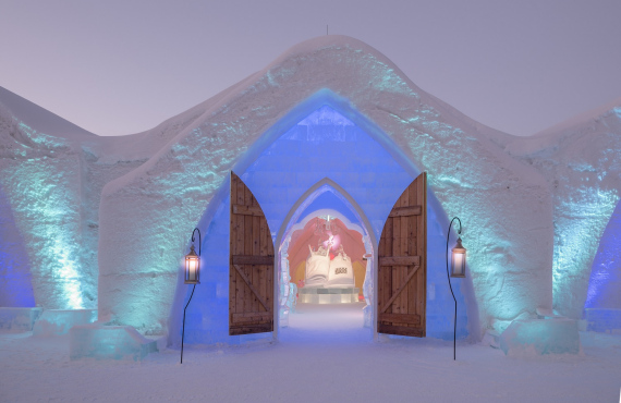 Début de la visite de l'Hôtel de Glace Début de la visite de l'Hôtel de Glace